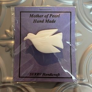 🍀 2@15. Peace Dove pin NEW mother of pearl 1.5”